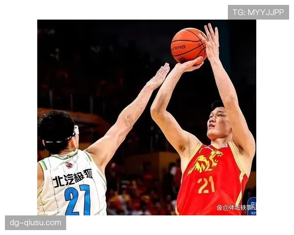 胡金秋球场上一本正经，私下却让朋友都说他像个土豪巨富？